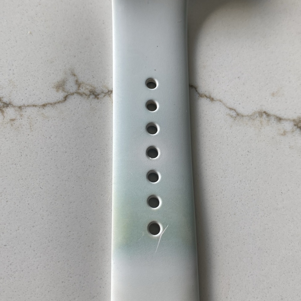 Apple Watch 44 MM Series 4 Silver Aluminum Case White Sport Band - Picture 16 of 16